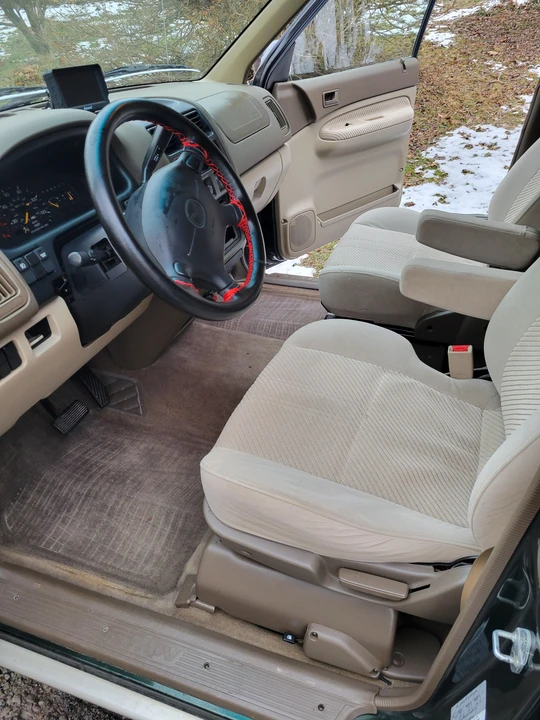 1998 Mazda MPV 1st Gen - Image 23 of 31