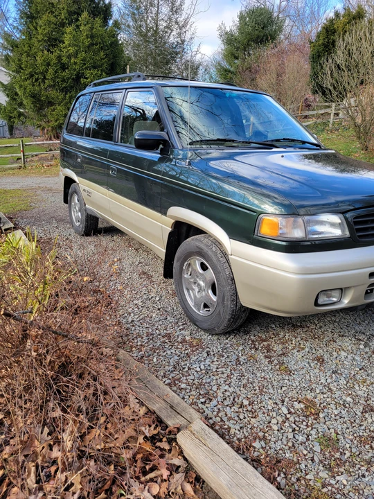 1998 Mazda MPV 1st Gen - Image 14 of 31