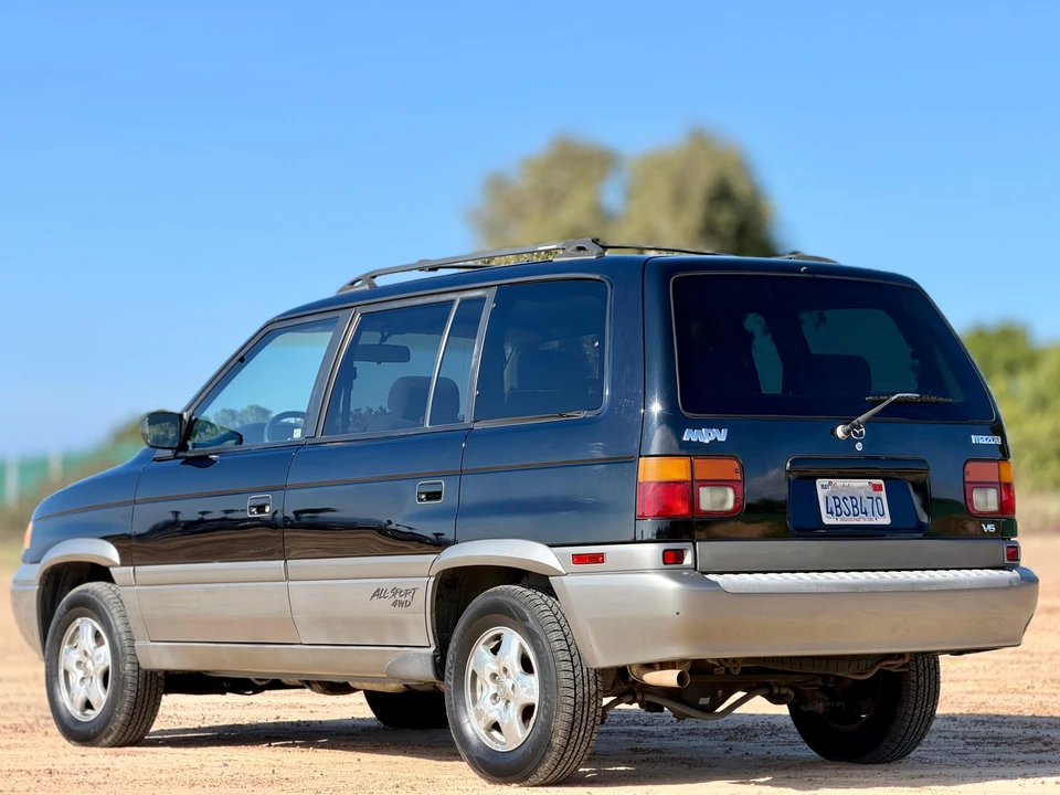 1998 Mazda MPV 1st Gen - Image 16 of 31