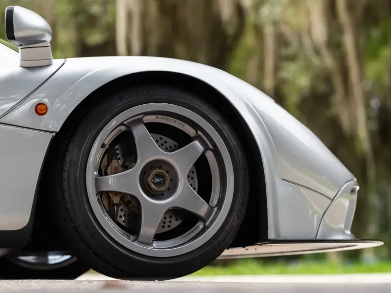 1998 McLaren F1 - Image 30 of 31