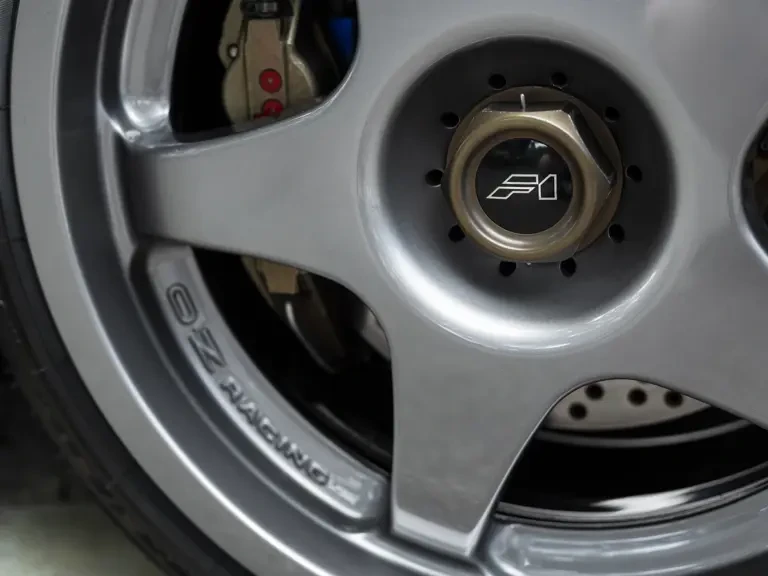 1998 McLaren F1 - Image 31 of 31
