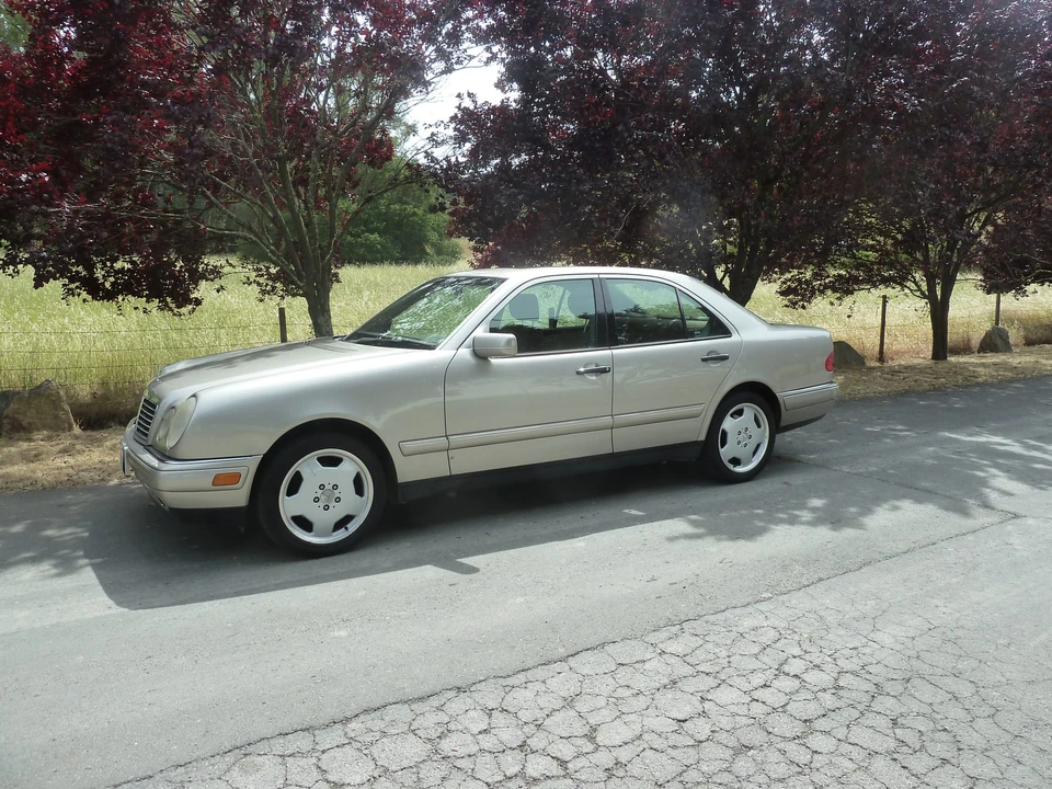 1998 Mercedes-Benz W210 E-Class - Image 10 of 31