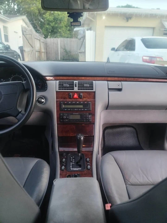 1998 Mercedes-Benz W210 E-Class - Image 2 of 8