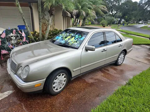 1998 Mercedes-Benz E320