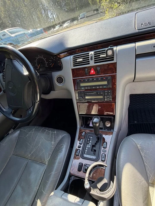 1998 Mercedes-Benz W210 E-Class - Image 9 of 12