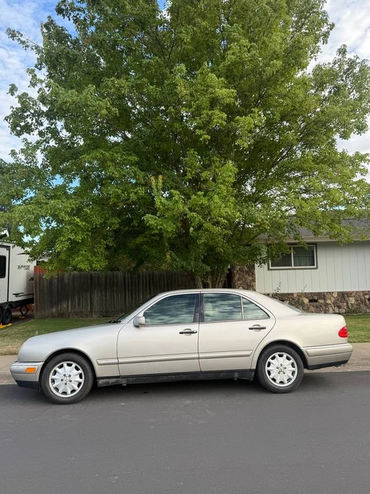 1998 Mercedes-Benz W210 E-Class - Image 2 of 17