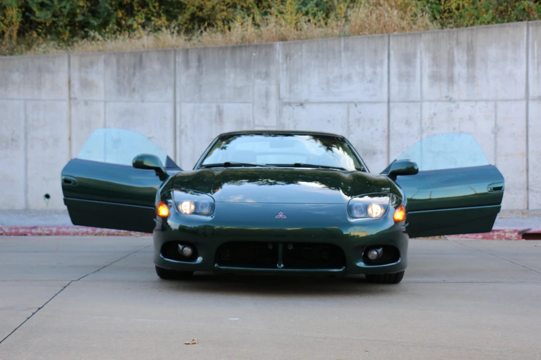 1998 Mitsubishi 3000GT Series 3 - Image 2 of 31