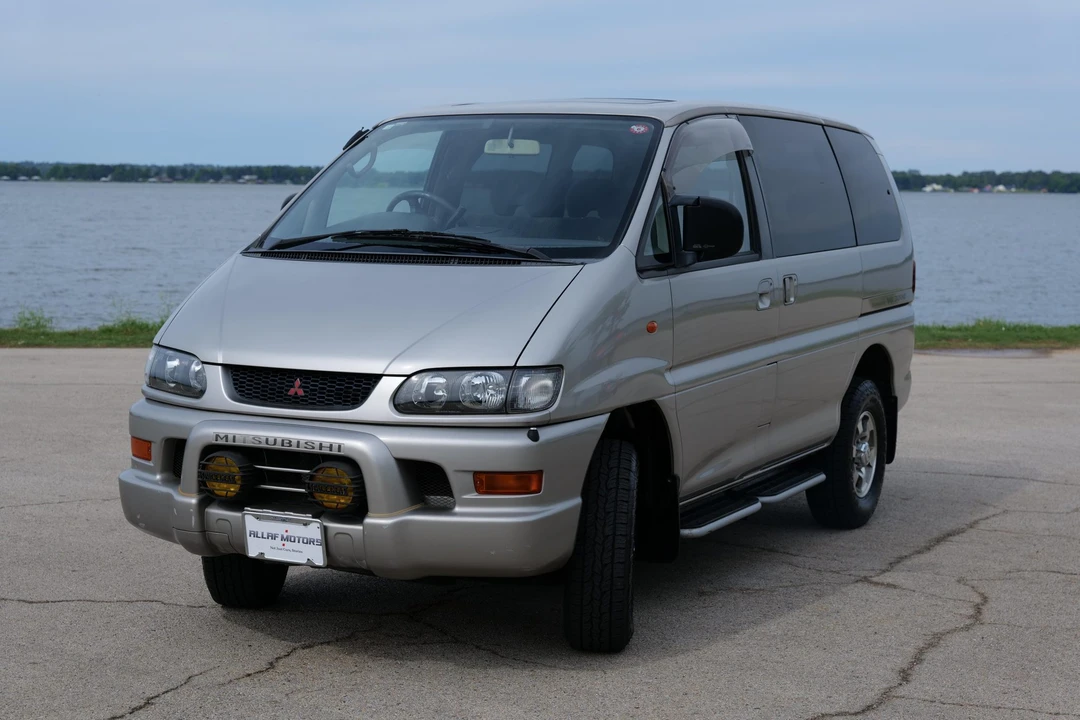 1998 Mitsubishi Delica 4th Gen - Image 2 of 31