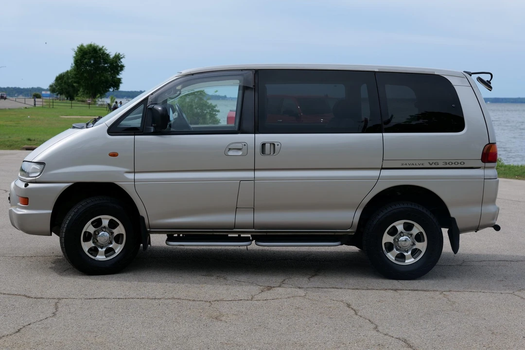 1998 Mitsubishi Delica 4th Gen - Image 4 of 31