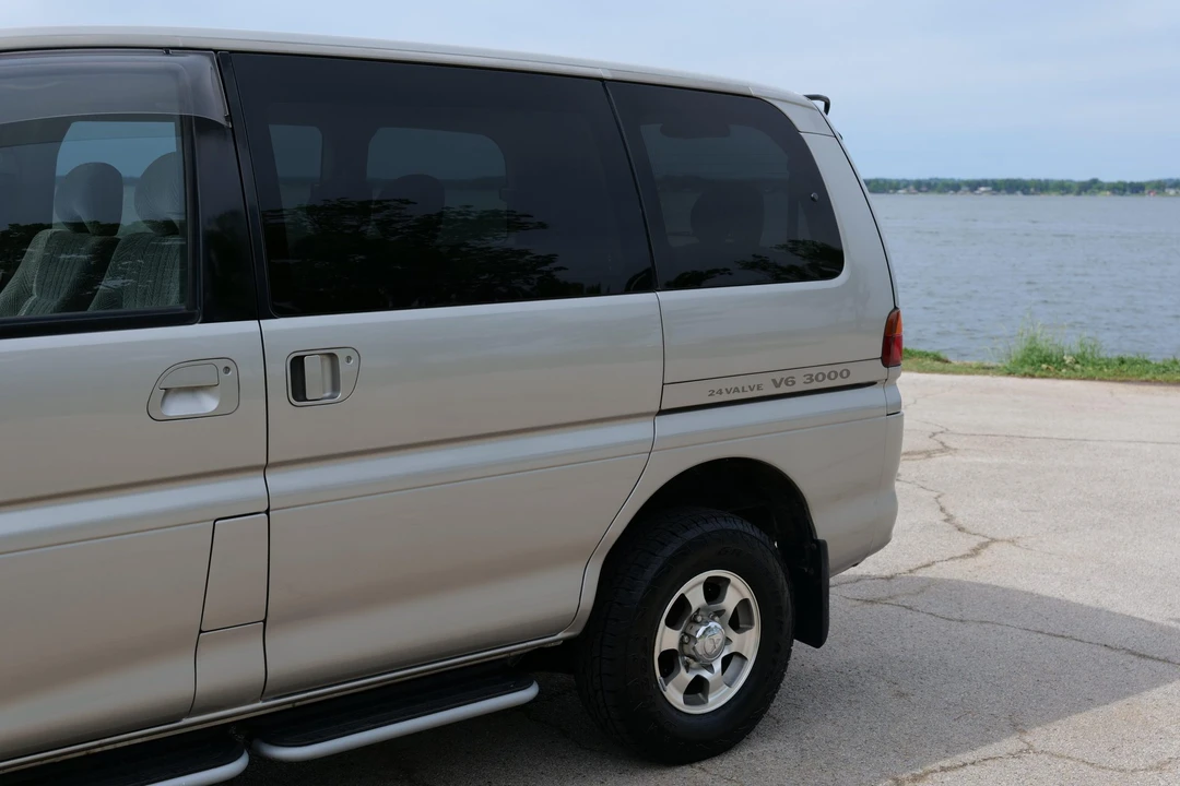 1998 Mitsubishi Delica 4th Gen - Image 23 of 31