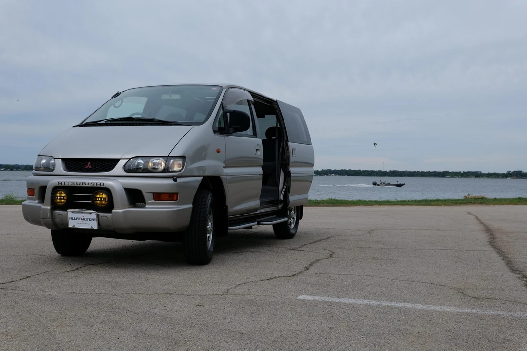 1998 Mitsubishi Delica 4th Gen - Image 17 of 31