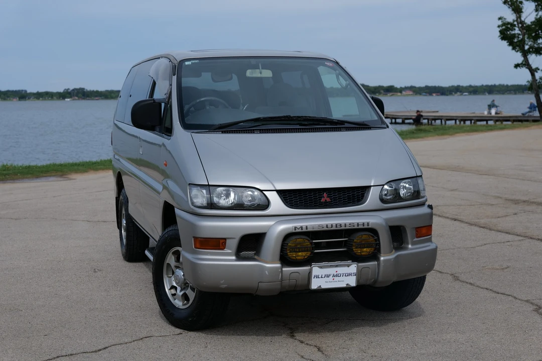1998 Mitsubishi Delica 4th Gen - Image 13 of 31