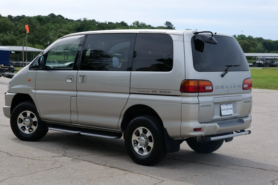 1998 Mitsubishi Delica 4th Gen - Image 5 of 31