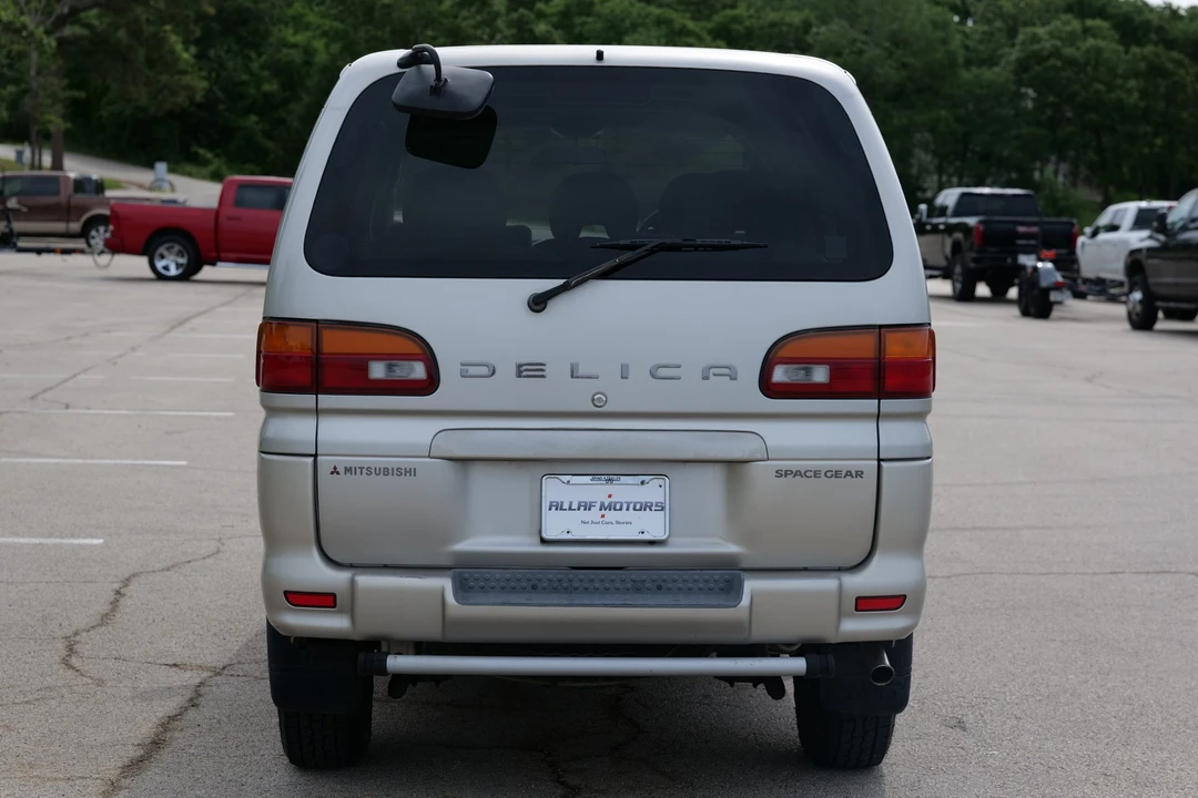 1998 Mitsubishi Delica 4th Gen - Image 7 of 31