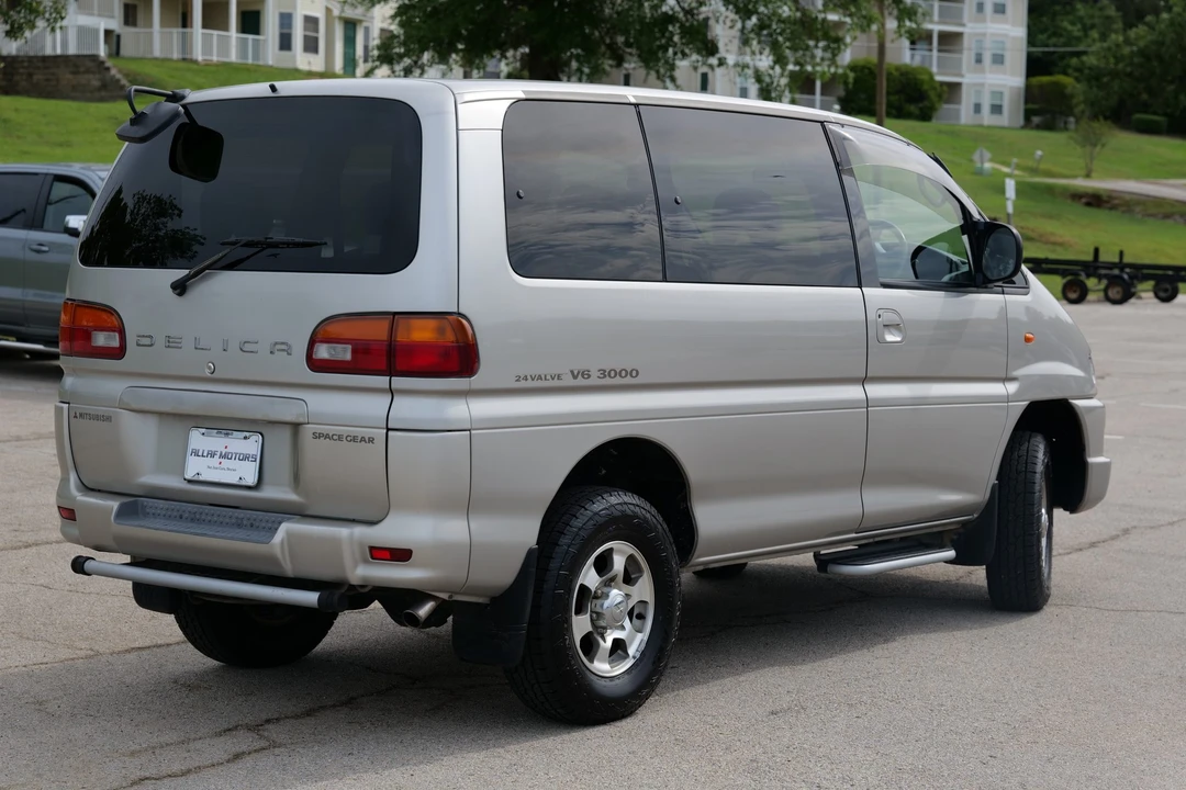 1998 Mitsubishi Delica 4th Gen - Image 9 of 31