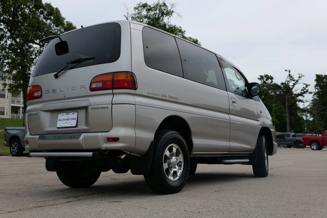 1998 Mitsubishi Delica 4th Gen - Image 8 of 31