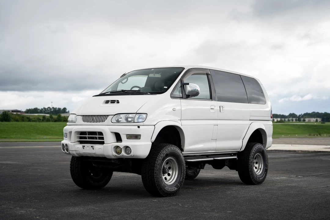 1998 Mitsubishi Delica 3rd Gen - Image 4 of 31