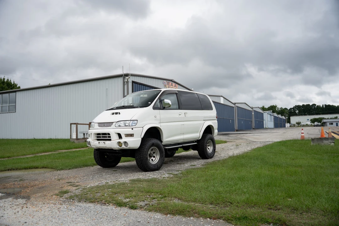 1998 Mitsubishi Delica 3rd Gen - Image 2 of 31