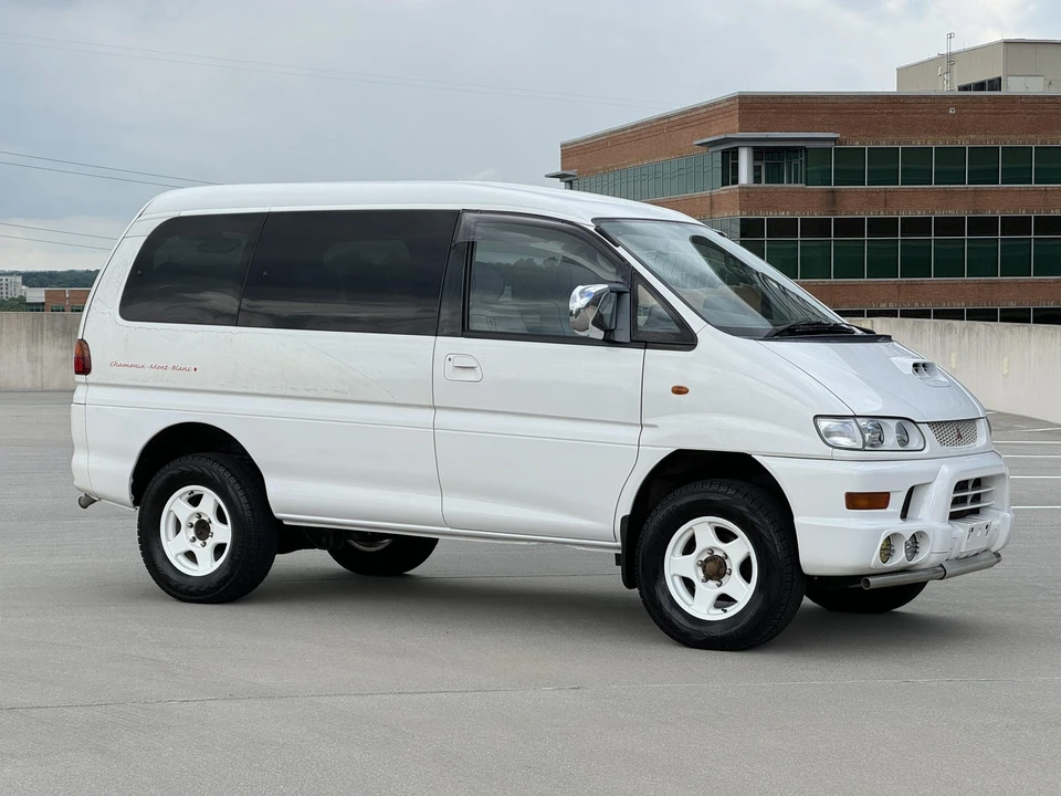 1998 Mitsubishi Delica 4th Gen - Image 2 of 31