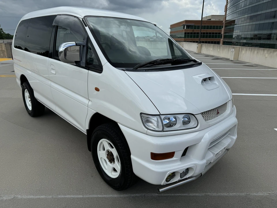 1998 Mitsubishi Delica 4th Gen - Image 4 of 31