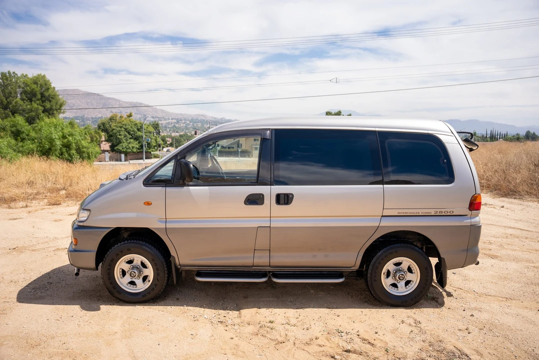 1998 Mitsubishi Delica 4th Gen - Image 8 of 31