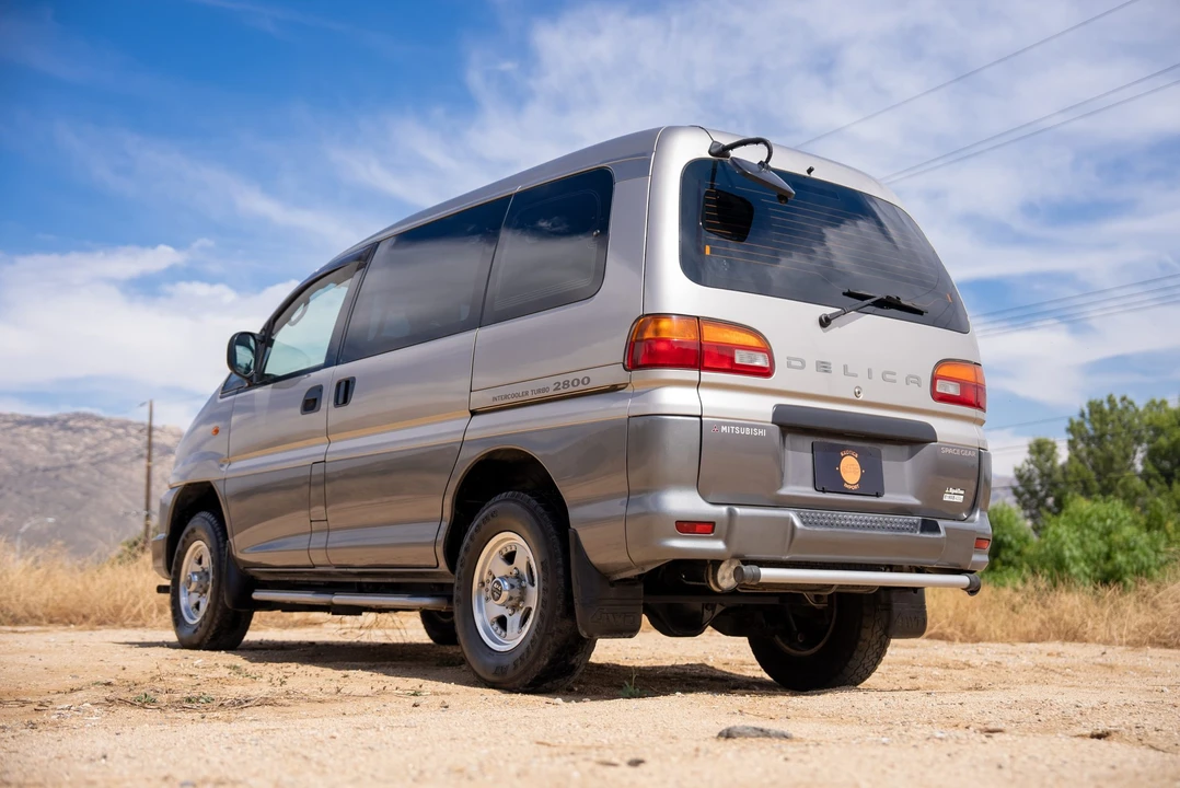 1998 Mitsubishi Delica 4th Gen - Image 10 of 31