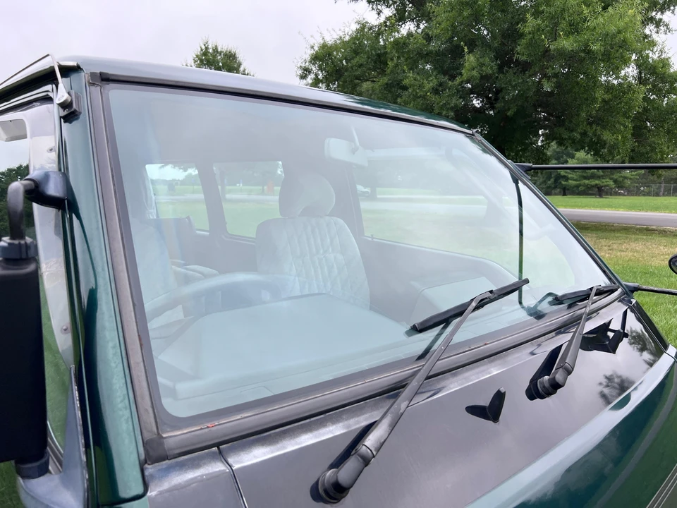 1998 Mitsubishi Delica 4th Gen - Image 22 of 31
