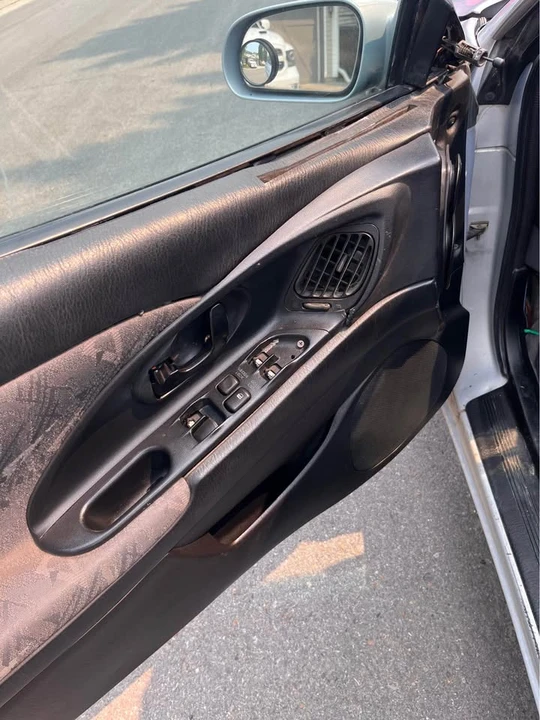1998 Mitsubishi Eclipse 2nd Gen - Image 10 of 13