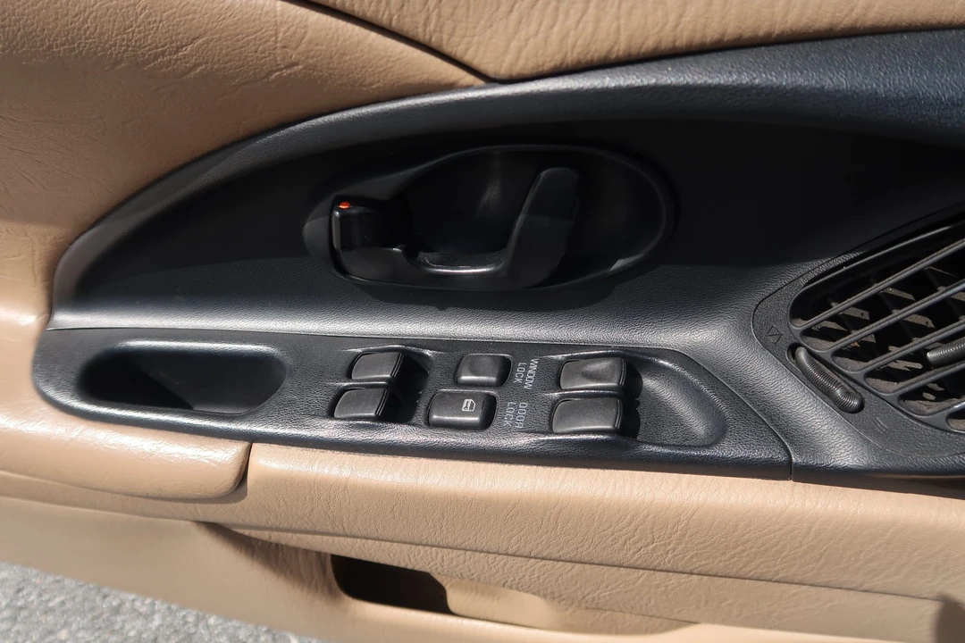 1998 Mitsubishi Eclipse 2nd Gen - Image 28 of 31
