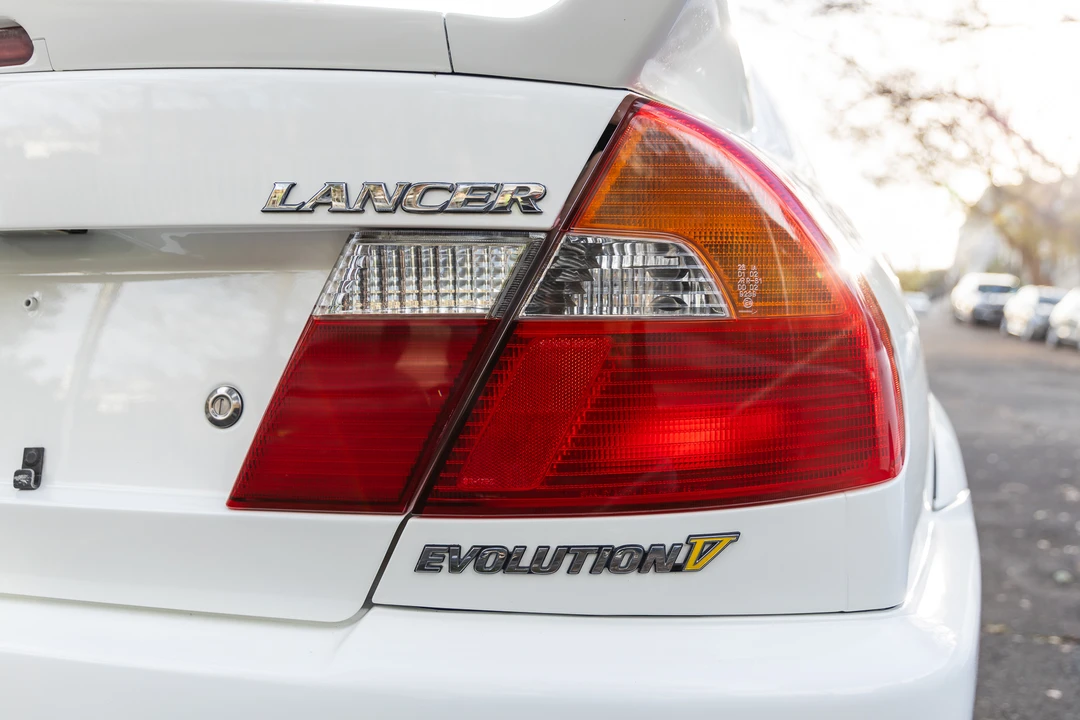 1998 Mitsubishi Lancer Evolution V 6th Gen - Image 24 of 31