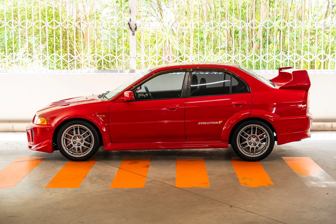 1998 Mitsubishi Lancer Evolution V 6th Gen - Image 9 of 31