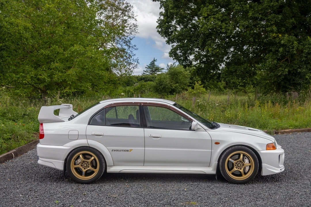 1998 Mitsubishi Lancer Evolution V 6th Gen - Image 14 of 30