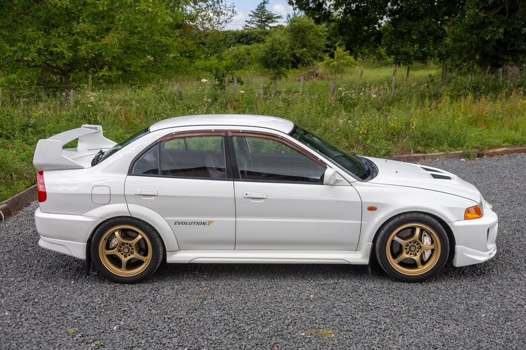 1998 Mitsubishi Lancer Evolution V 6th Gen - Image 18 of 30