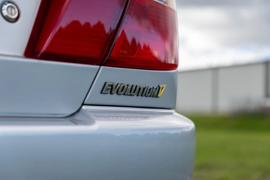 1998 Mitsubishi Lancer Evolution V 6th Gen - Image 18 of 31