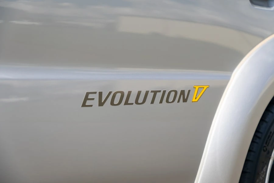 1998 Mitsubishi Lancer Evolution V 6th Gen - Image 9 of 31