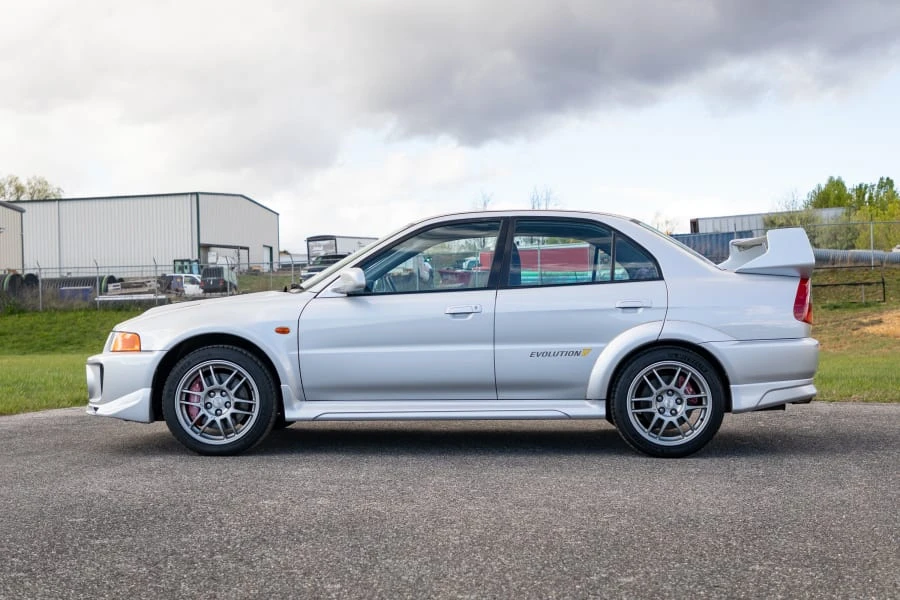 1998 Mitsubishi Lancer Evolution V 6th Gen - Image 2 of 31