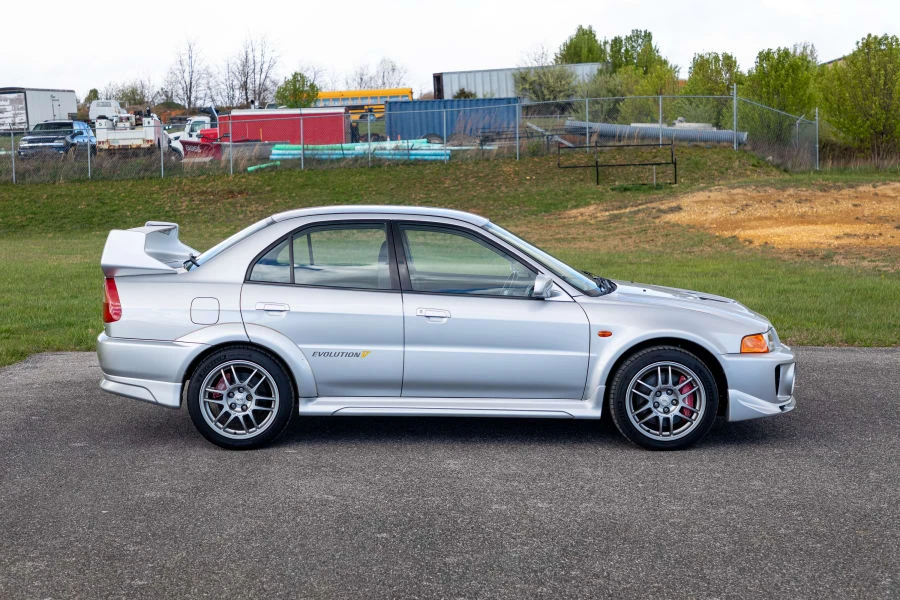 1998 Mitsubishi Lancer Evolution V 6th Gen - Image 8 of 31