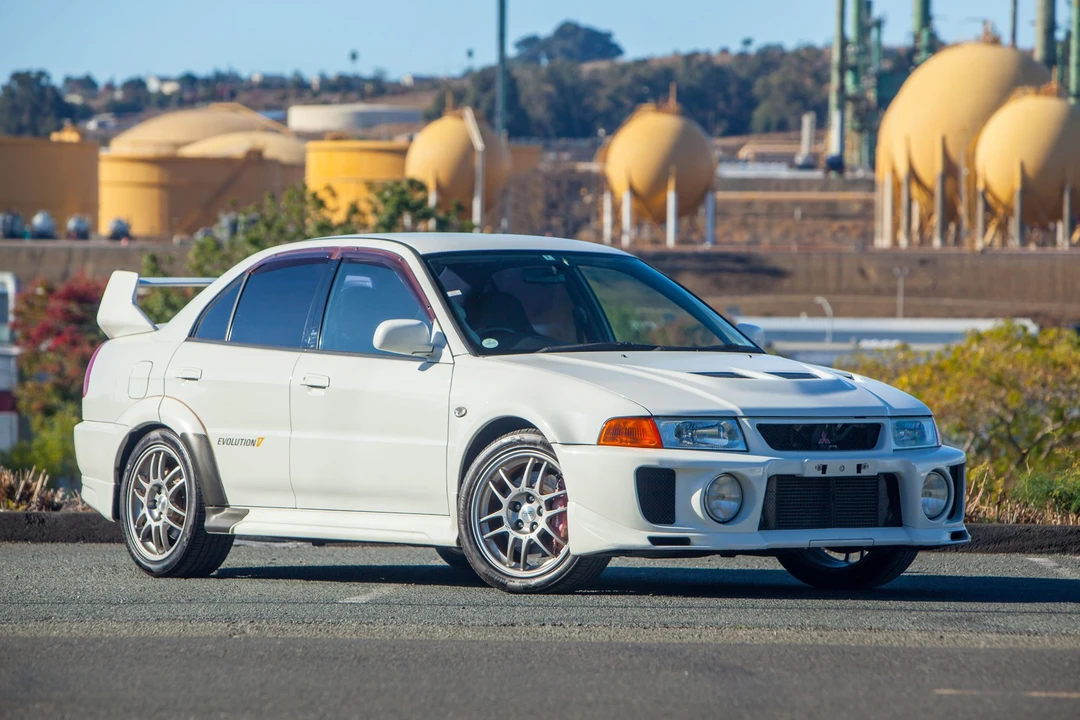 1998 Mitsubishi Lancer Evolution V 6th Gen - Image 2 of 31
