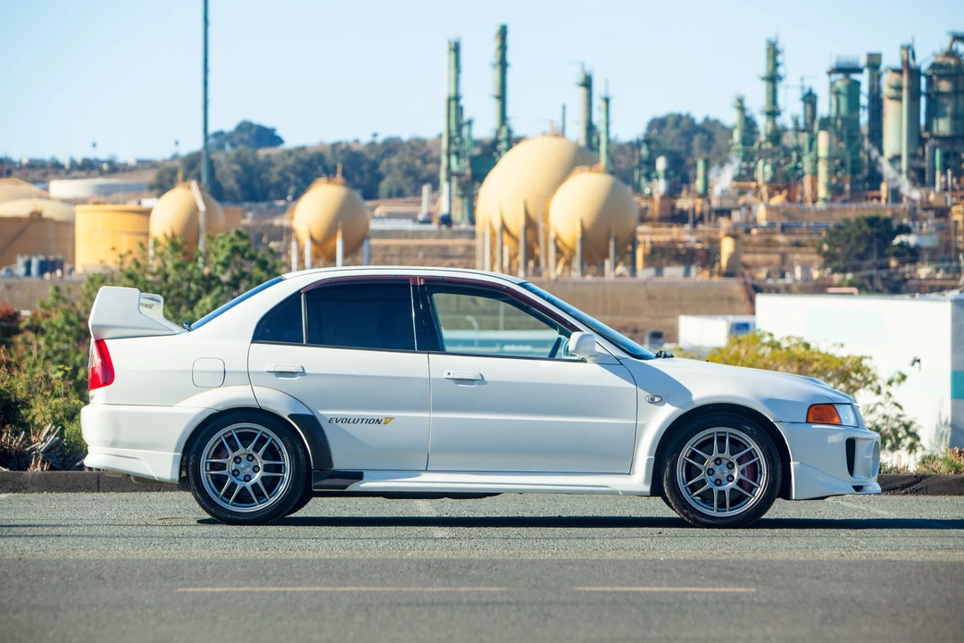 1998 Mitsubishi Lancer Evolution V 6th Gen - Image 17 of 31