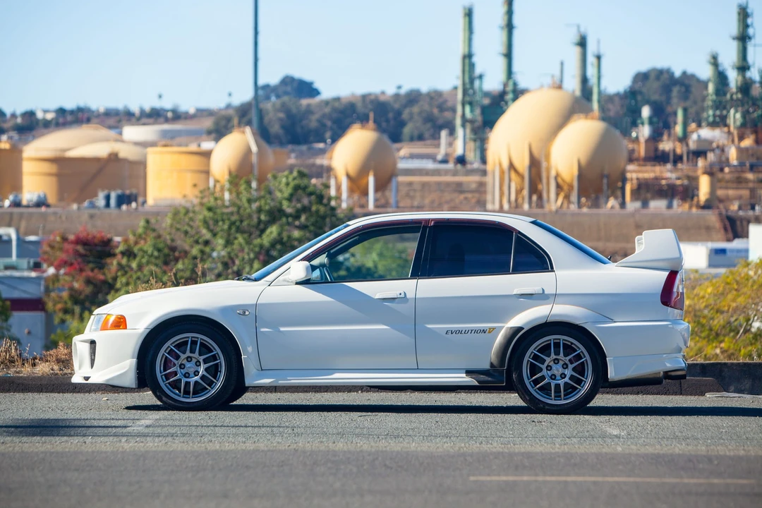 1998 Mitsubishi Lancer Evolution V 6th Gen - Image 8 of 31