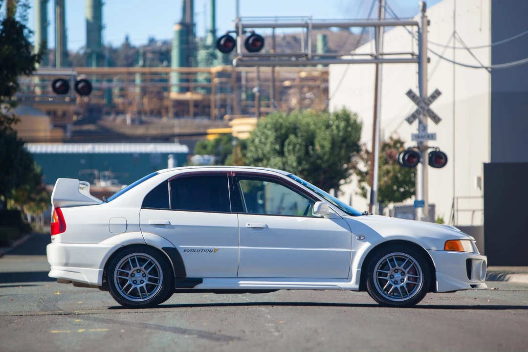 1998 Mitsubishi Lancer Evolution V 6th Gen - Image 18 of 31