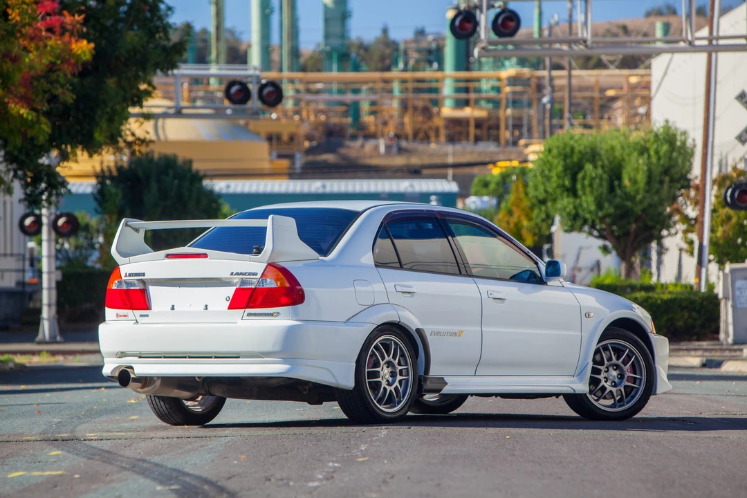 1998 Mitsubishi Lancer Evolution V 6th Gen - Image 15 of 31