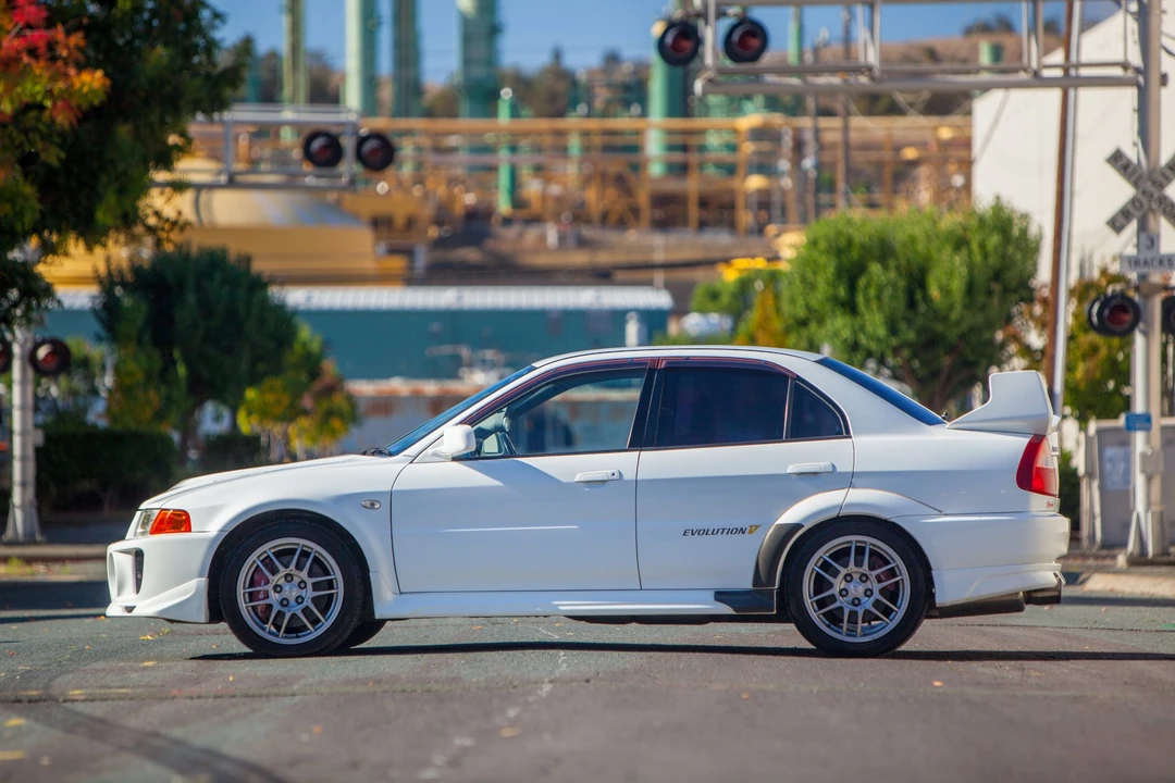 1998 Mitsubishi Lancer Evolution V 6th Gen - Image 9 of 31