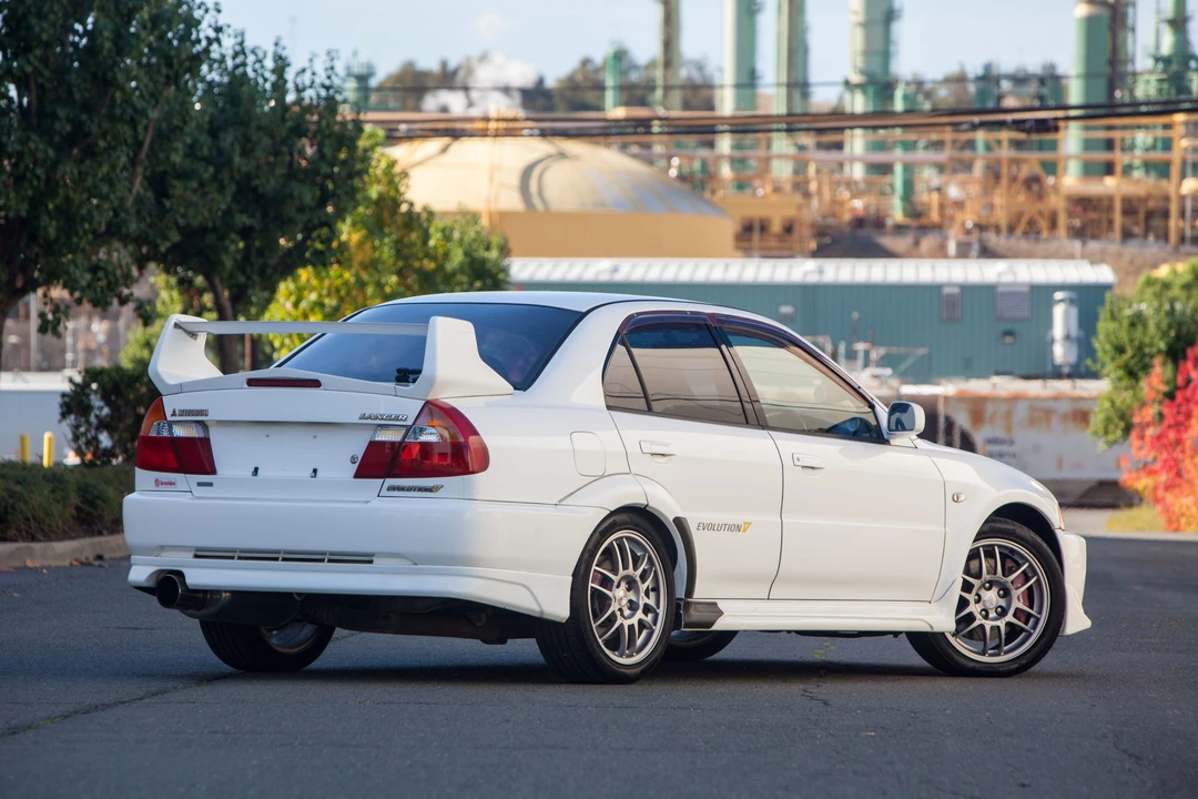 1998 Mitsubishi Lancer Evolution V 6th Gen - Image 14 of 31