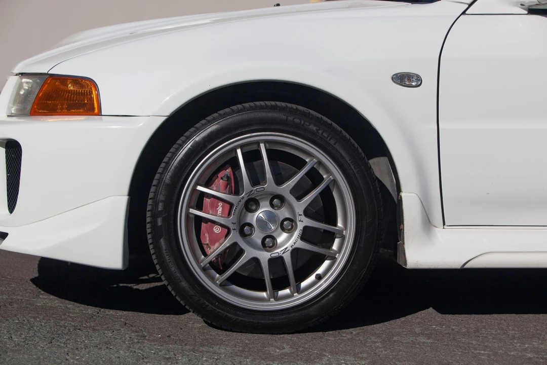 1998 Mitsubishi Lancer Evolution V 6th Gen - Image 25 of 31
