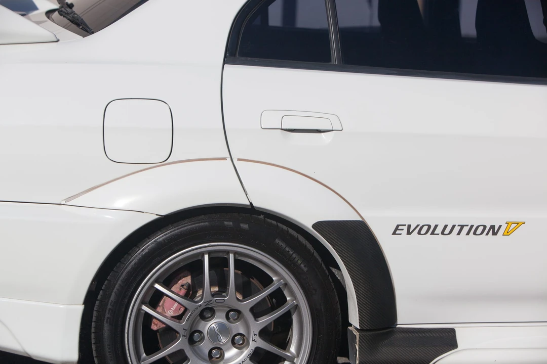 1998 Mitsubishi Lancer Evolution V 6th Gen - Image 19 of 31