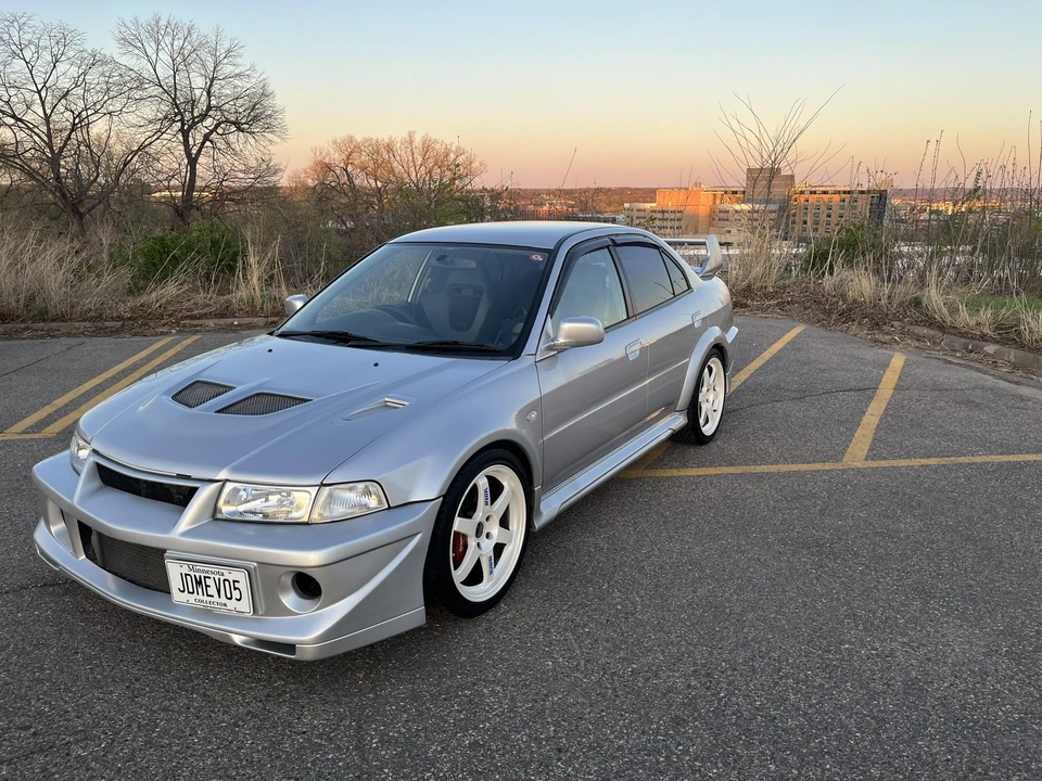 1998 Mitsubishi Lancer Evolution V 6th Gen - Image 2 of 31