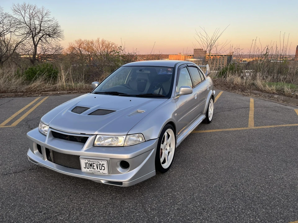 1998 Mitsubishi Lancer Evolution V 6th Gen - Image 4 of 31