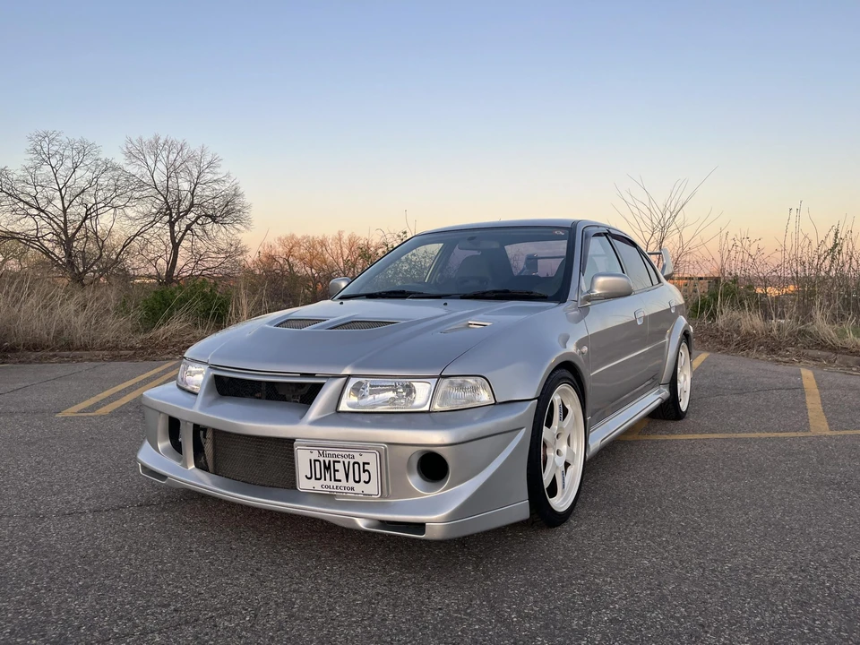 1998 Mitsubishi Lancer Evolution V 6th Gen - Image 10 of 31