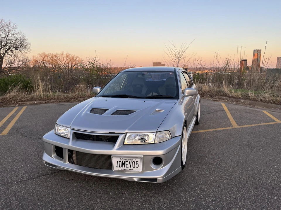 1998 Mitsubishi Lancer Evolution V 6th Gen - Image 13 of 31